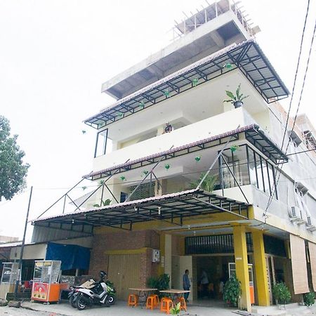 Reddoorz @ Rs Adam Malik Medan Hotel Exterior photo