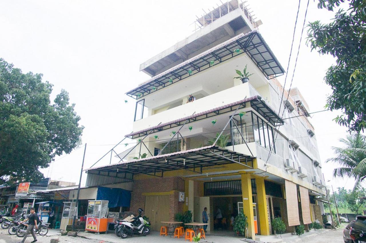 Reddoorz @ Rs Adam Malik Medan Hotel Exterior photo